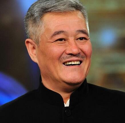 63岁的赵本山录制新春视频整个人消瘦许多真是岁月催人老